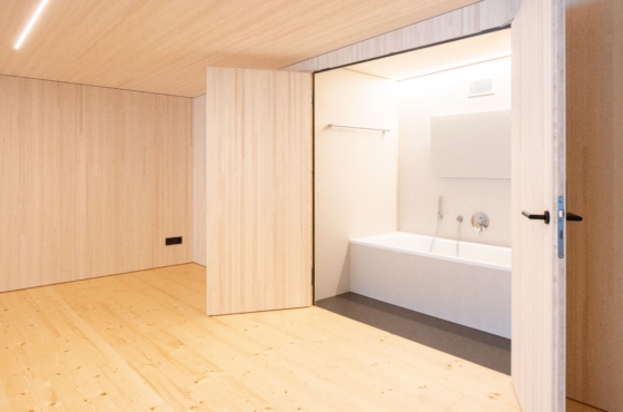 Separate Badewanne im OG