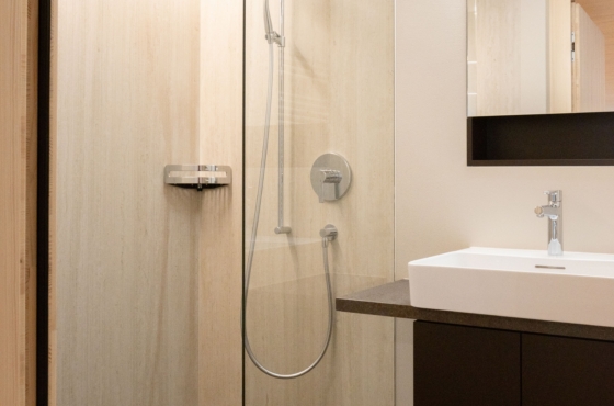 Separate Dusche im OG