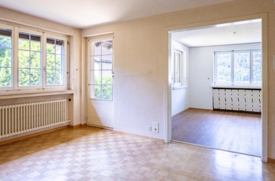 Esszimmer mit Blick Richtung Wohnzimmer im EG