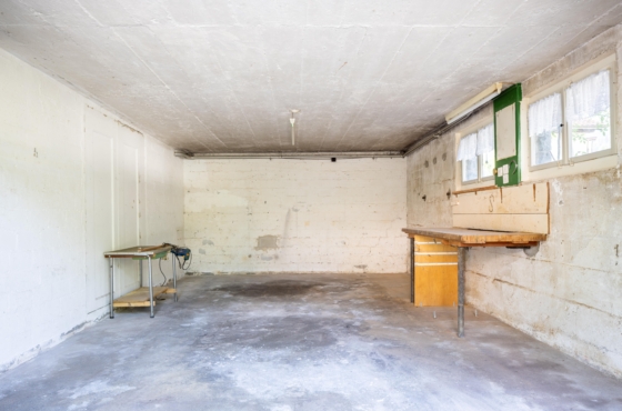 Garage und Werkstatt im UG