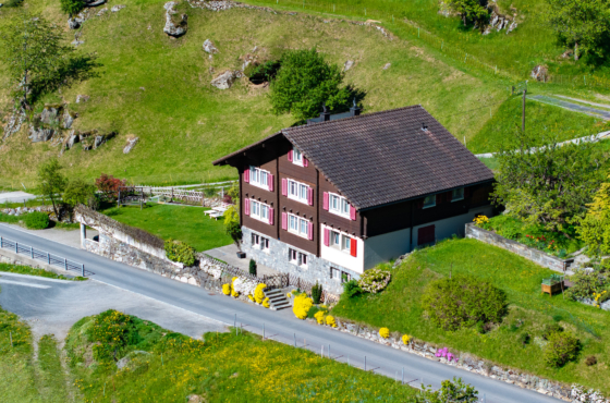 Wohnhaus mit Garten