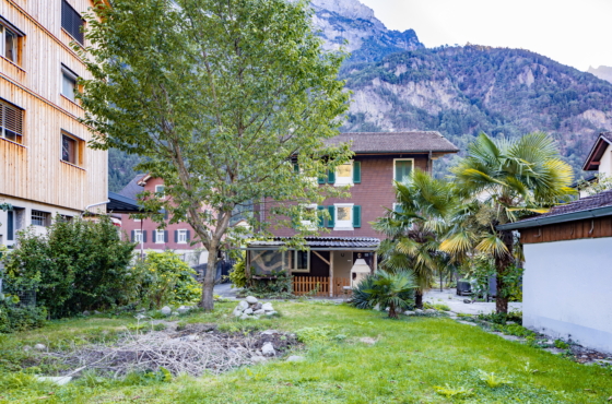 Zweifamilienhaus mit Garten